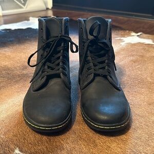 Dr. Martin boots, black size 8